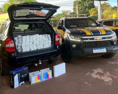 IPhones, iPads e at um videogame estavam escondidos no porta-malas do veculo (Foto: Divulgao / PRF)