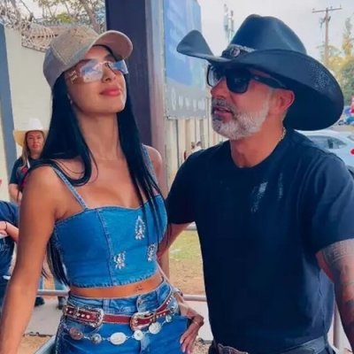 Prefeito de Ivinhema, Juliano Ferro (PSDB) ao lado a ex-namorada durante evento (Foto: Reprodu��o)