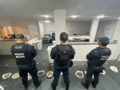 Sacolas com c�psulas de coca�na expelidas pelos bolivianos (Foto: Divulga��o | PCMS)