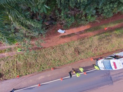 Homem foi encontrado morto na rodovia (Foto: Leandro Holosback)