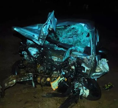 Polo ficou totalmente destru�do com a batida (Foto: Divulga��o | Corpo de Bombeiros)