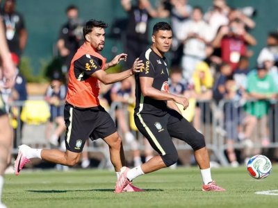 Lucas Paquet� e Casemiro durante treino da Sele��o Brasileira em Nova Jersey (Foto: Rafael Ribeiro/CBF)