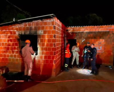 Policiais salvam casal e 2 crian�as de resid�ncia em chamas na fronteira