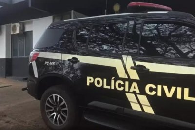 Viatura da Pol�cia Civil em frente � delegacia de Ponta Por� (Foto: Ant�nio Coca)
