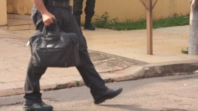 Viatura do Gaeco em cumprimento dos mandados em Campo Grande. (Foto: L�o de Fran�a, Jornal Midiamax)