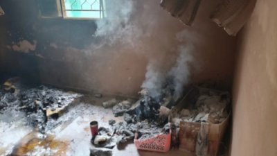 Quarto onde as v�timas foram encontradas parcialmente carbonizadas. (Fala Povo Midiamax)
