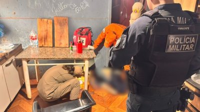 Bombeiros e Pol�cia Militar no local onde Ray foi esfaqueado (Foto: Maracaju Speed)
